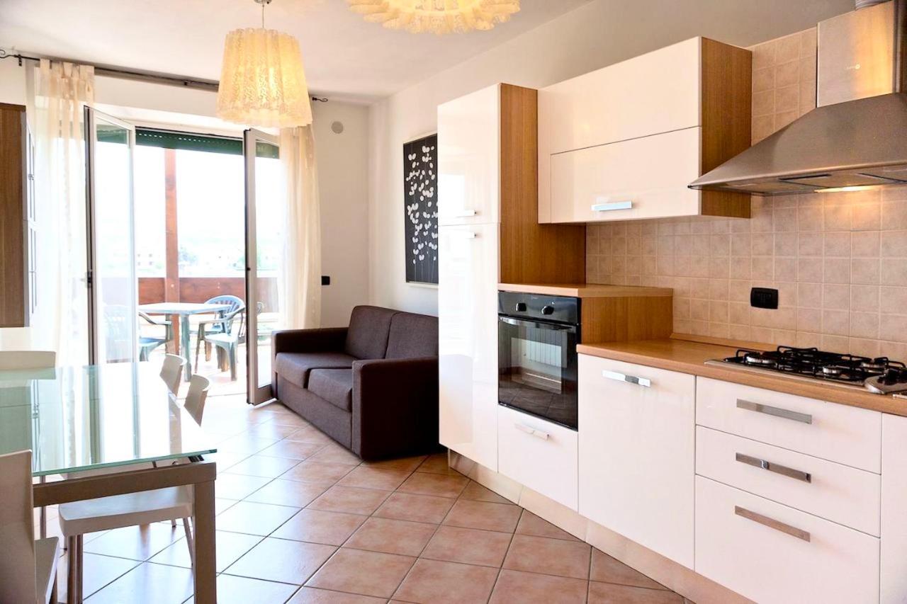 Isa-Apartments 4 Beds In Residence With Swimming-Pool In San Vincenzo, Just 600 Meters From The Sea Buitenkant foto