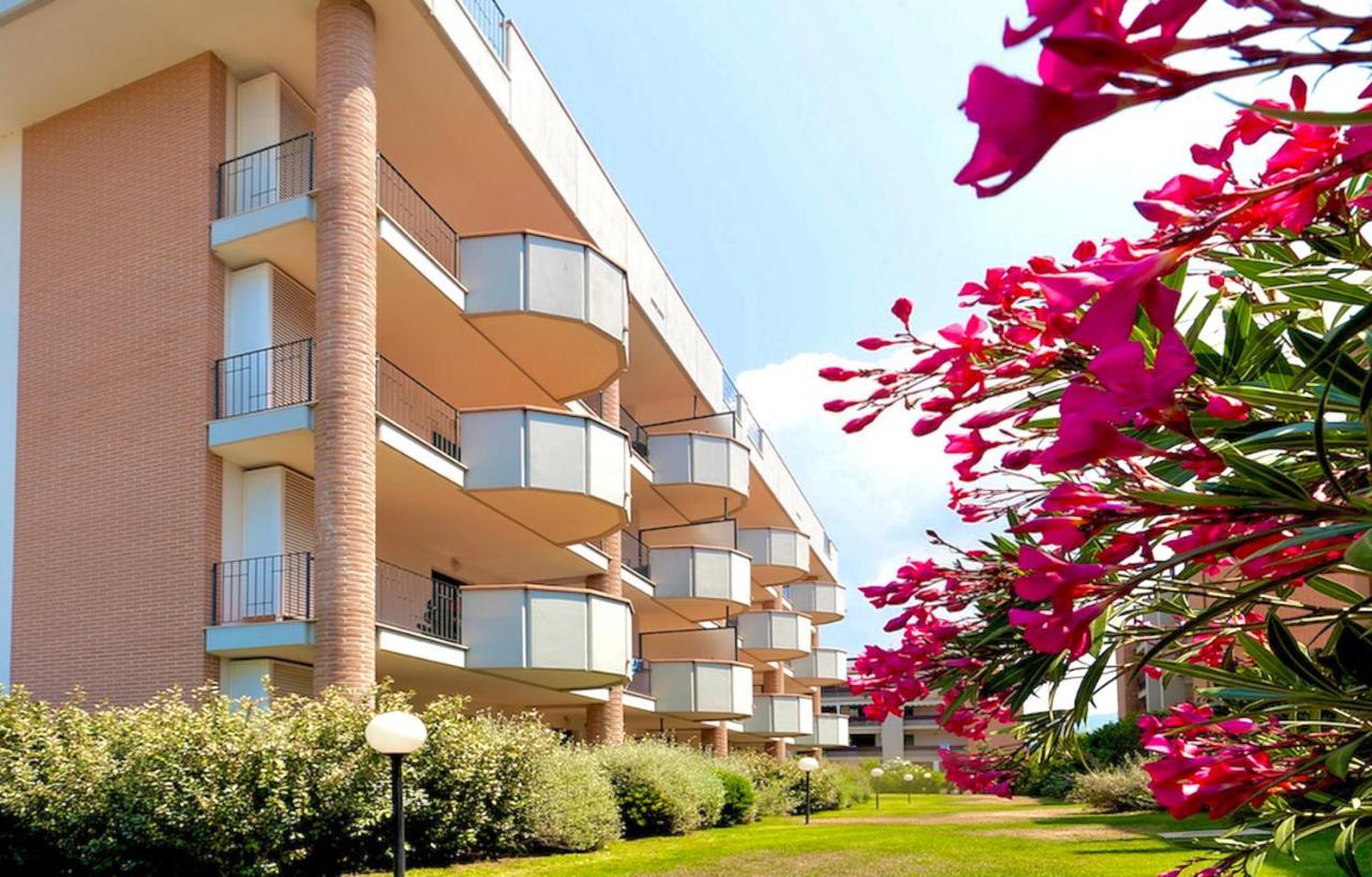 Isa-Apartments 4 Beds In Residence With Swimming-Pool In San Vincenzo, Just 600 Meters From The Sea Buitenkant foto