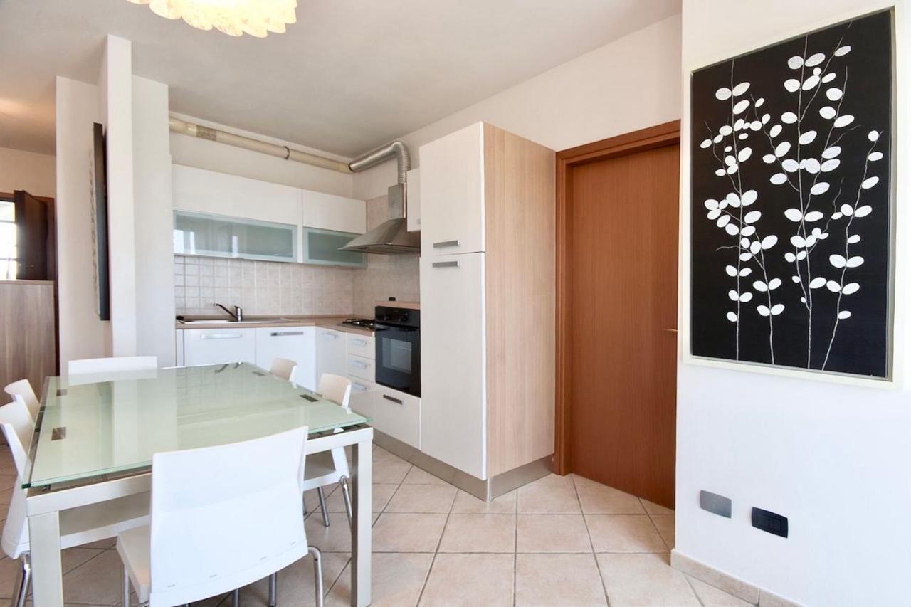 Isa-Apartments 4 Beds In Residence With Swimming-Pool In San Vincenzo, Just 600 Meters From The Sea Buitenkant foto