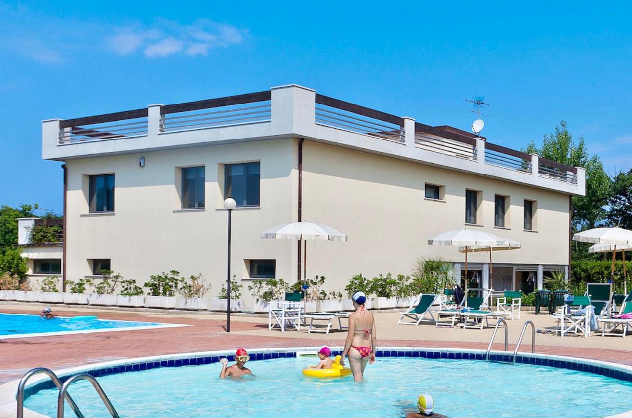 Isa-Apartments 4 Beds In Residence With Swimming-Pool In San Vincenzo, Just 600 Meters From The Sea Buitenkant foto