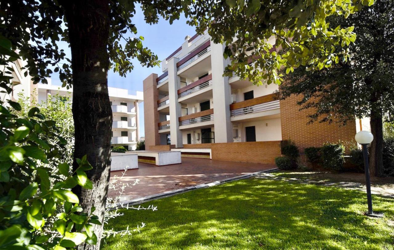 Isa-Apartments 4 Beds In Residence With Swimming-Pool In San Vincenzo, Just 600 Meters From The Sea Buitenkant foto